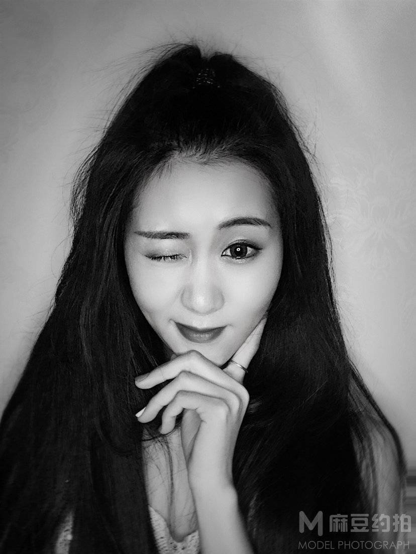 情绪模特