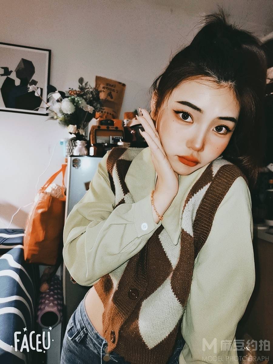 情绪模特