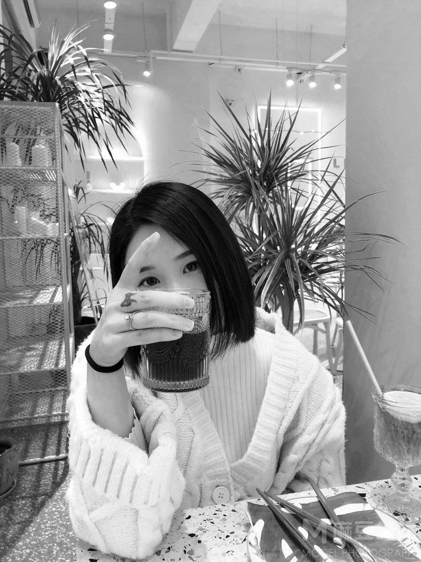 黑白模特