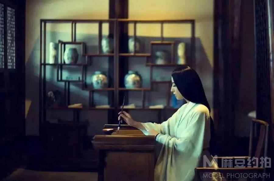 情绪模特