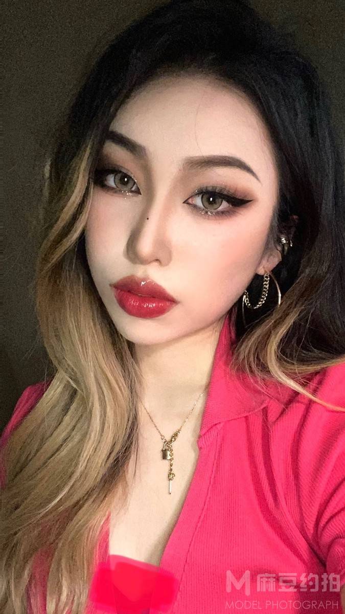 妆容模特