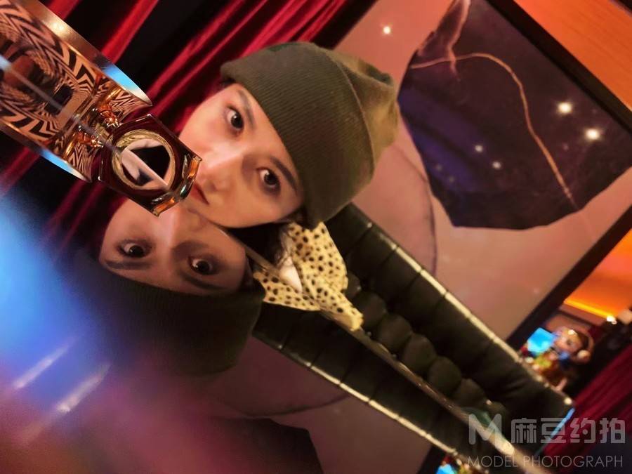 情绪模特