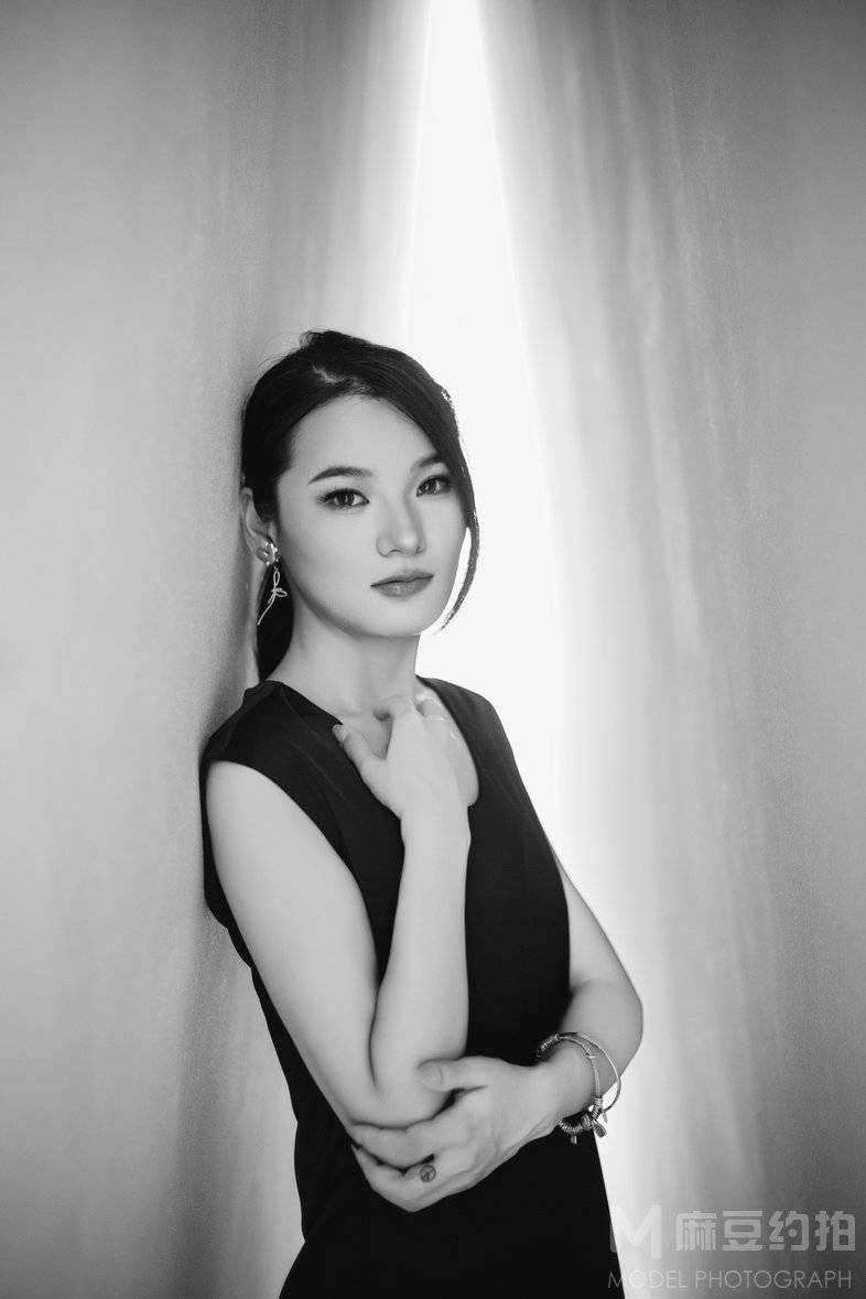 黑白模特