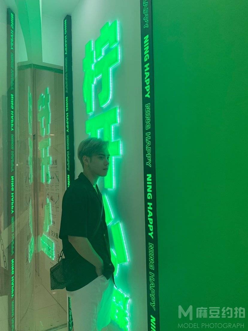 情绪模特
