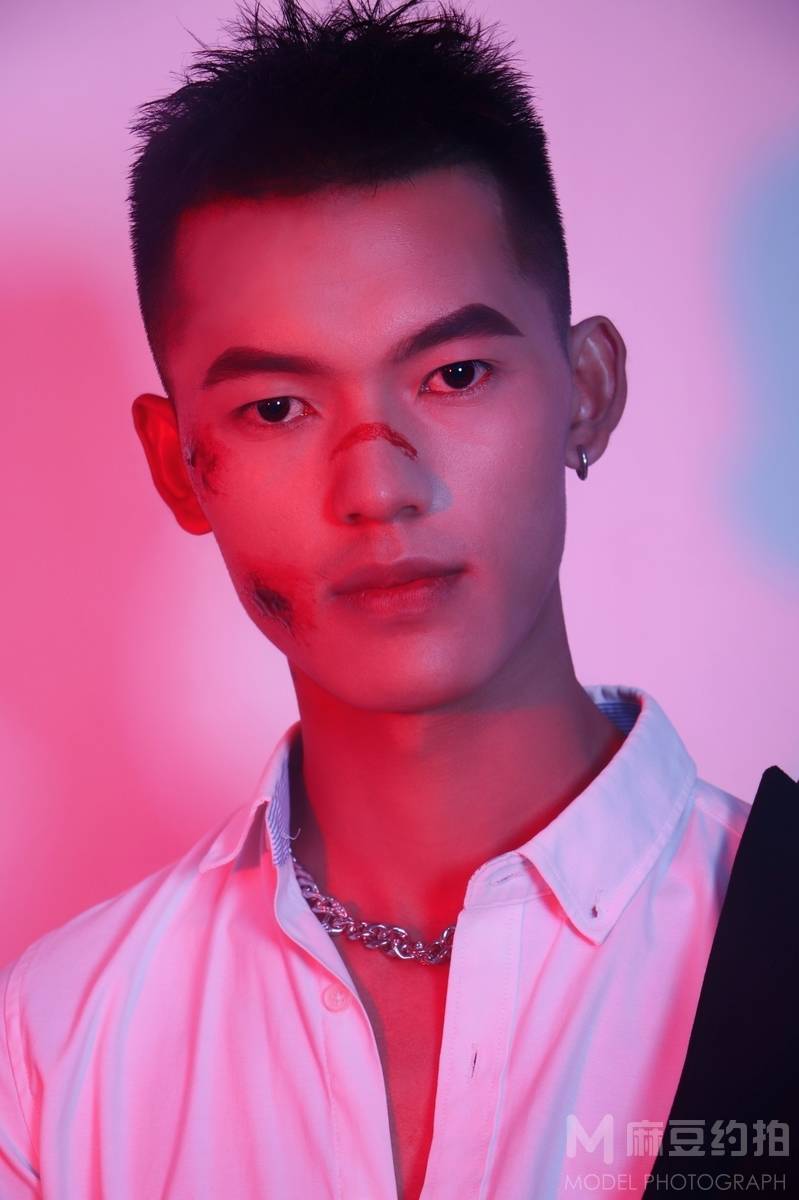 黑白模特