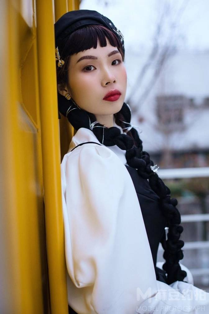黑白模特