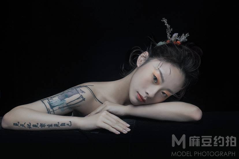 情绪模特