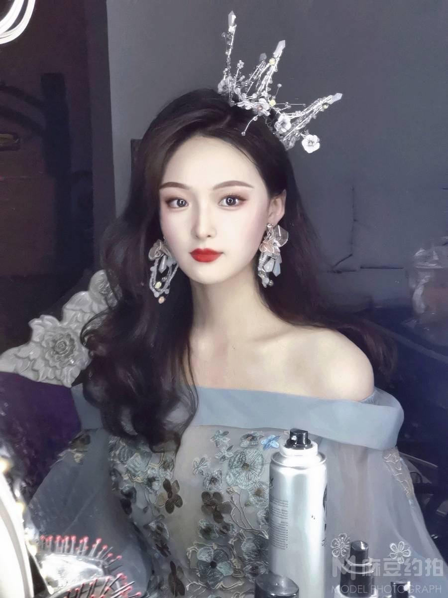 情绪模特