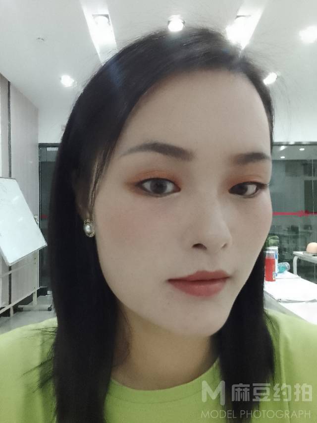 妆容模特