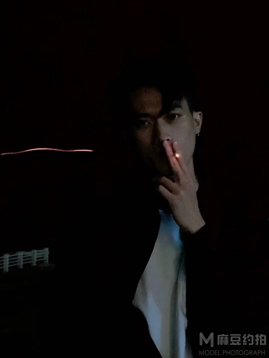 黑白模特