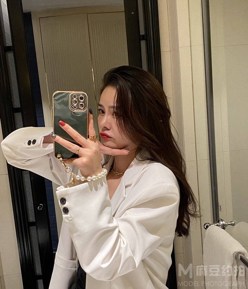 黑白模特