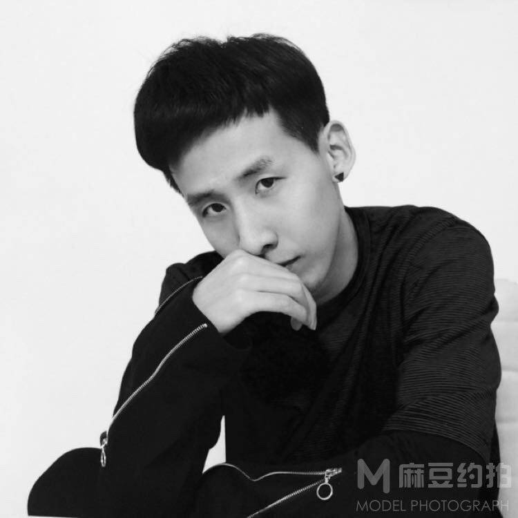 黑白模特