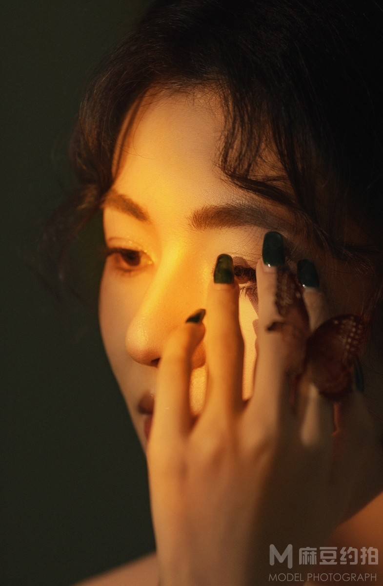 情绪模特