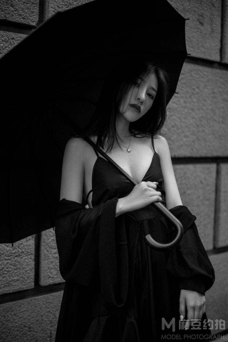 黑白模特