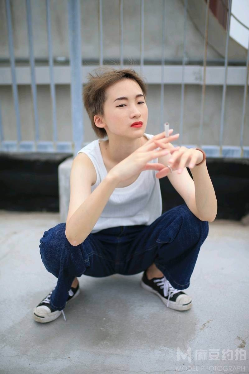 情绪模特
