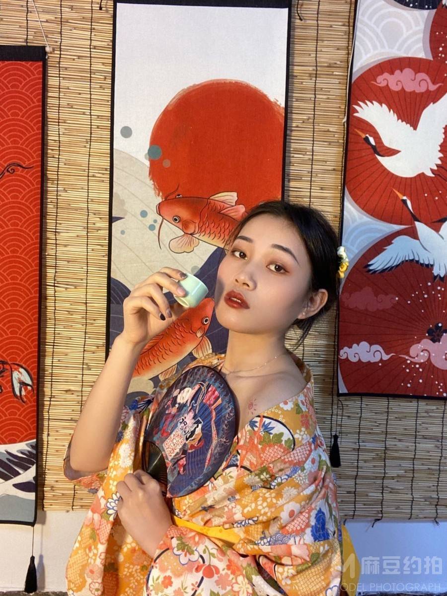 情绪模特