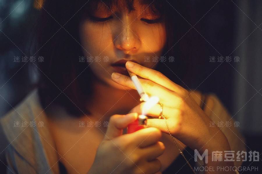 情绪模特