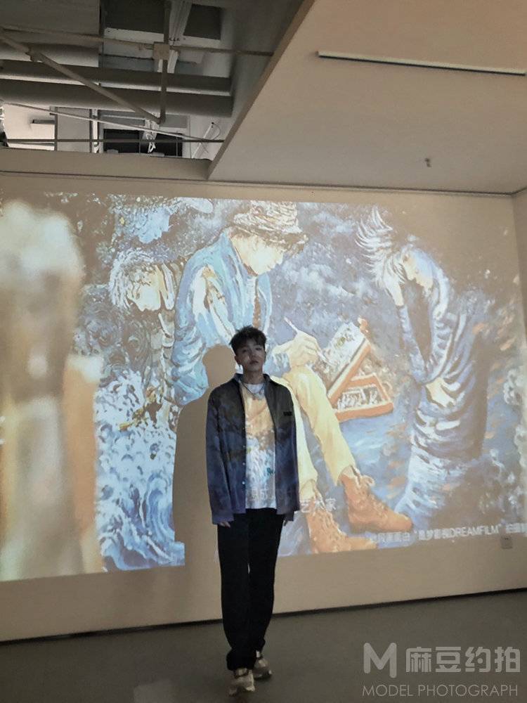 情绪模特