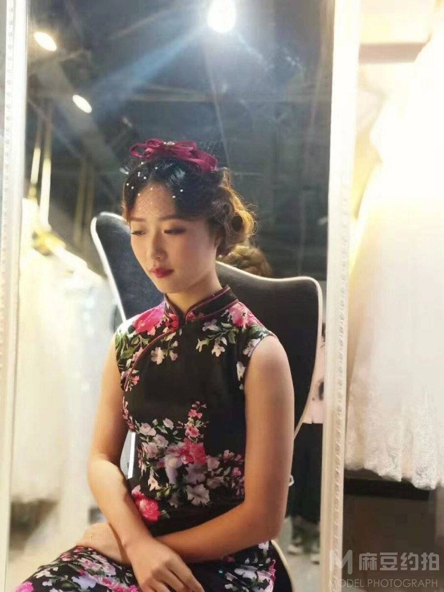 情绪模特