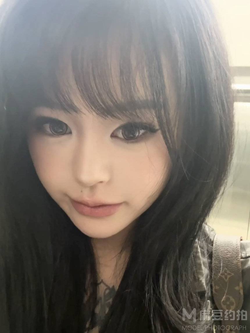 黑白模特