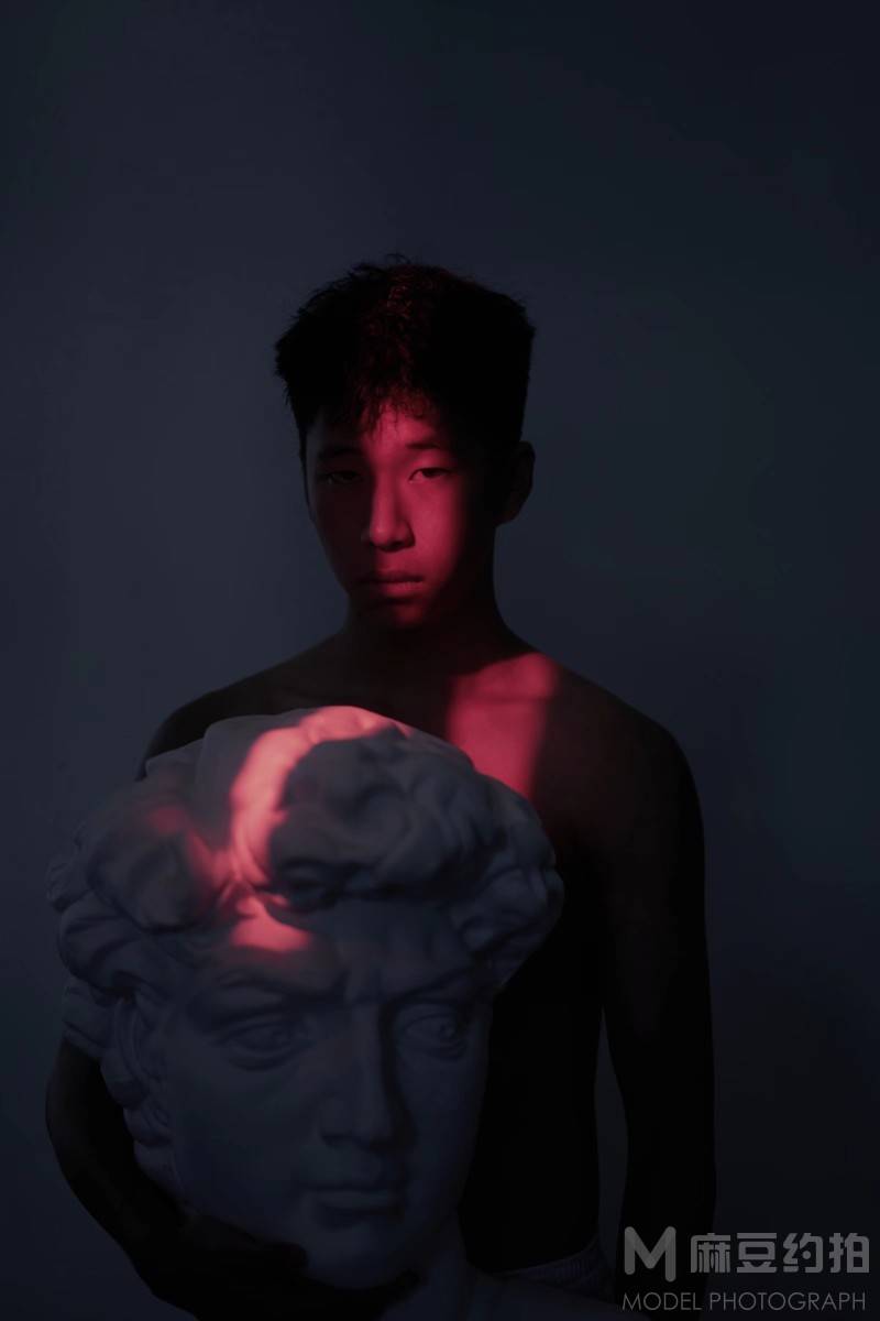 情绪模特