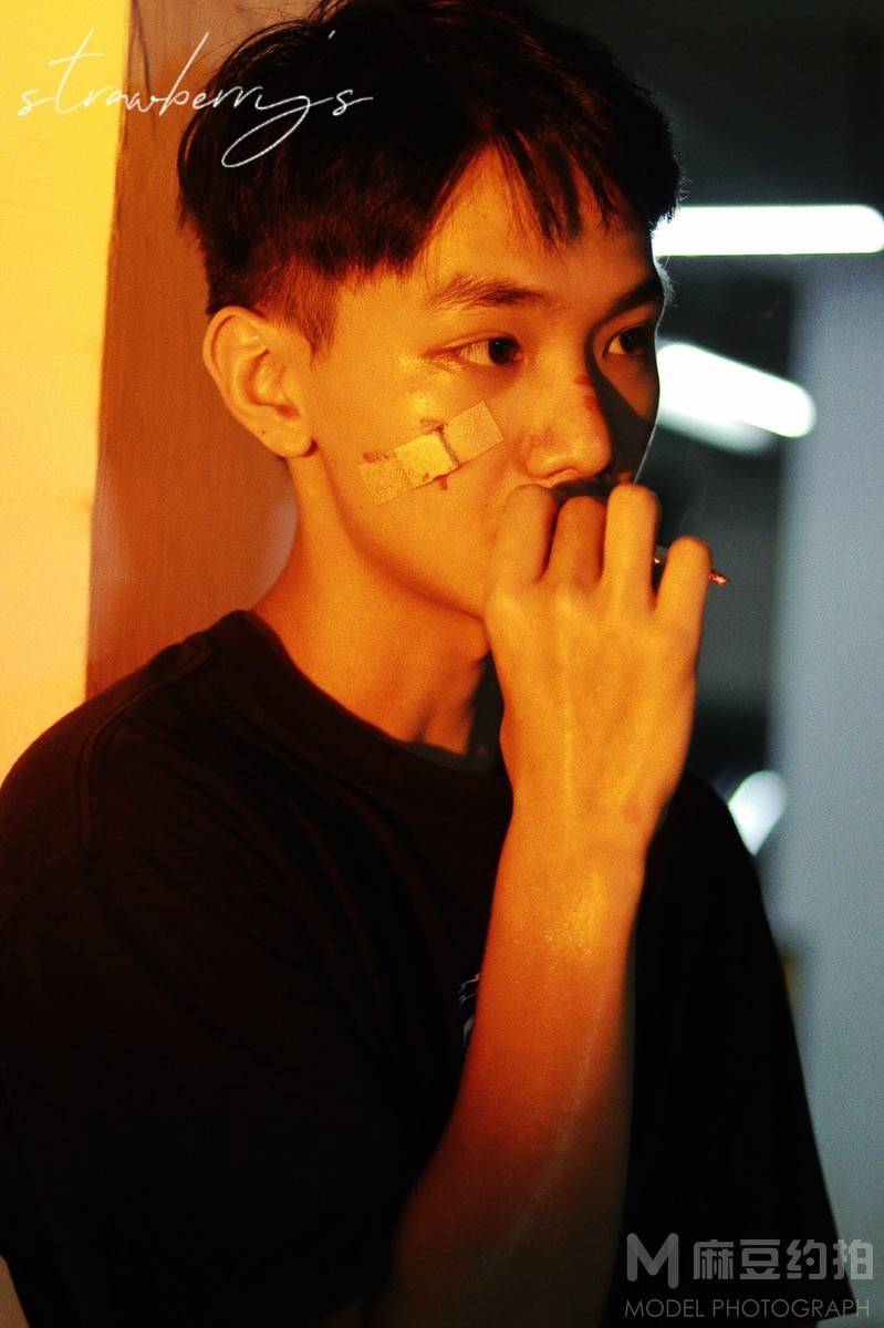 情绪模特
