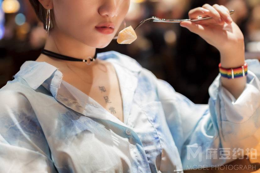 情绪模特