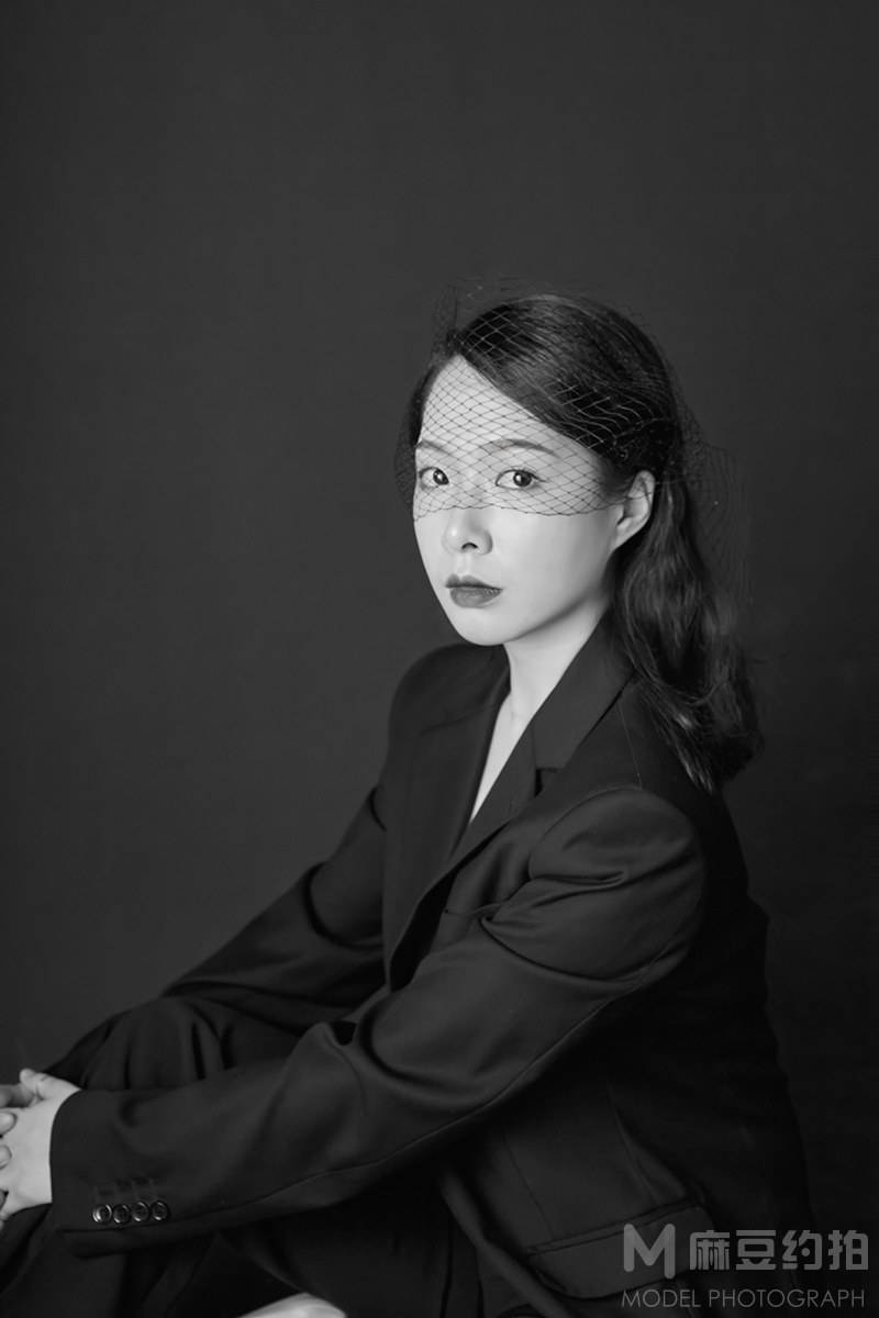 黑白模特