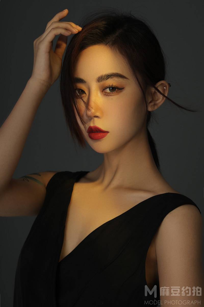 情绪模特