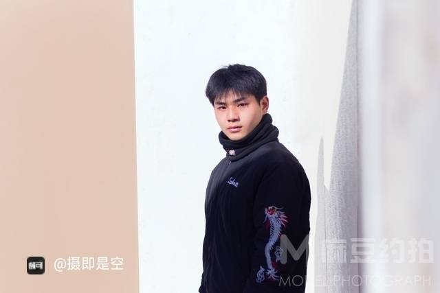 黑白模特