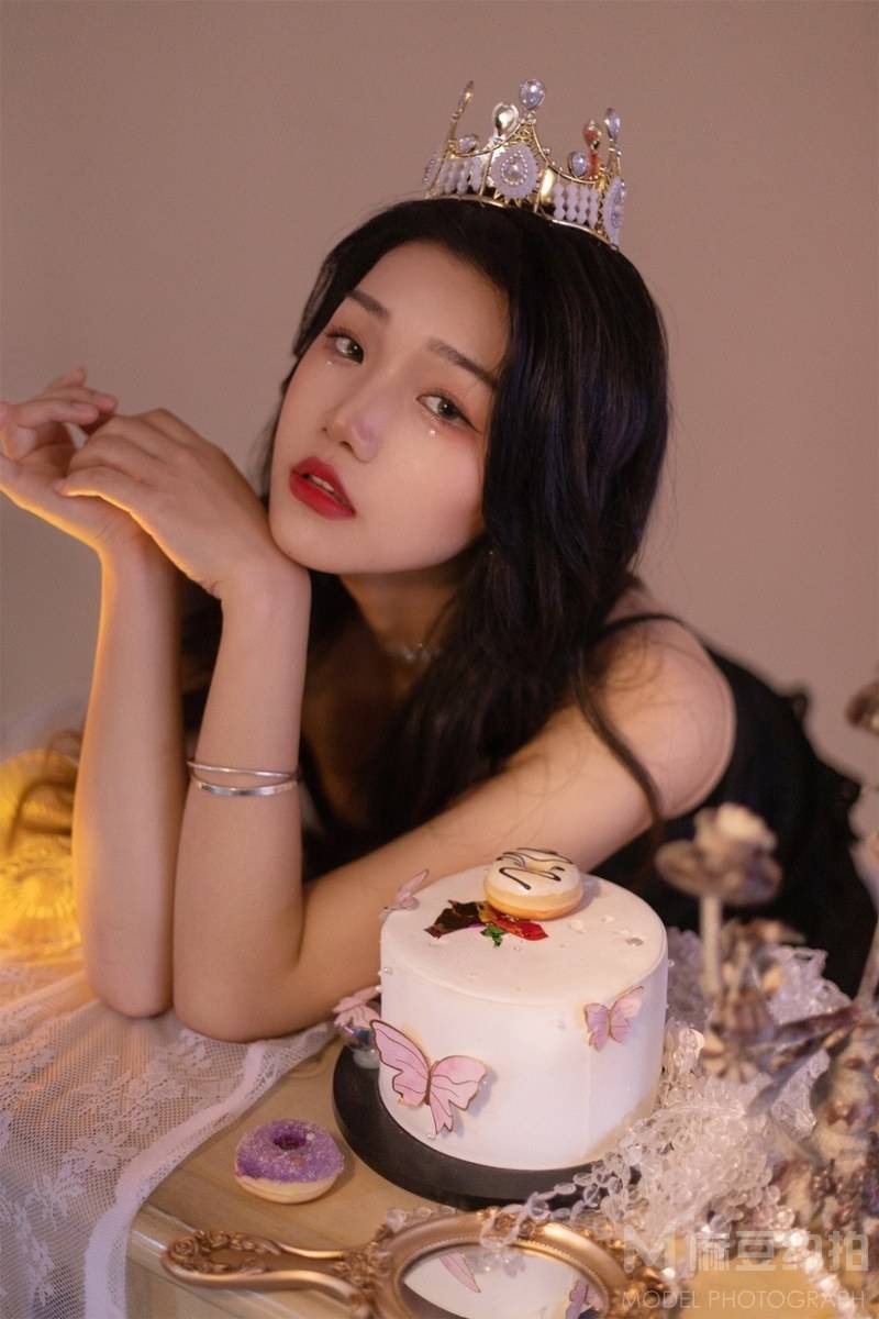 情绪模特