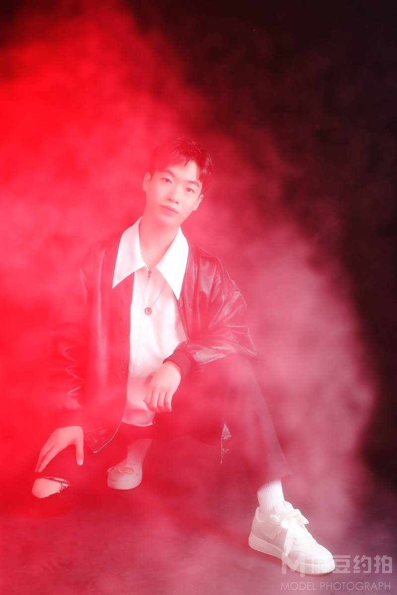 黑白模特