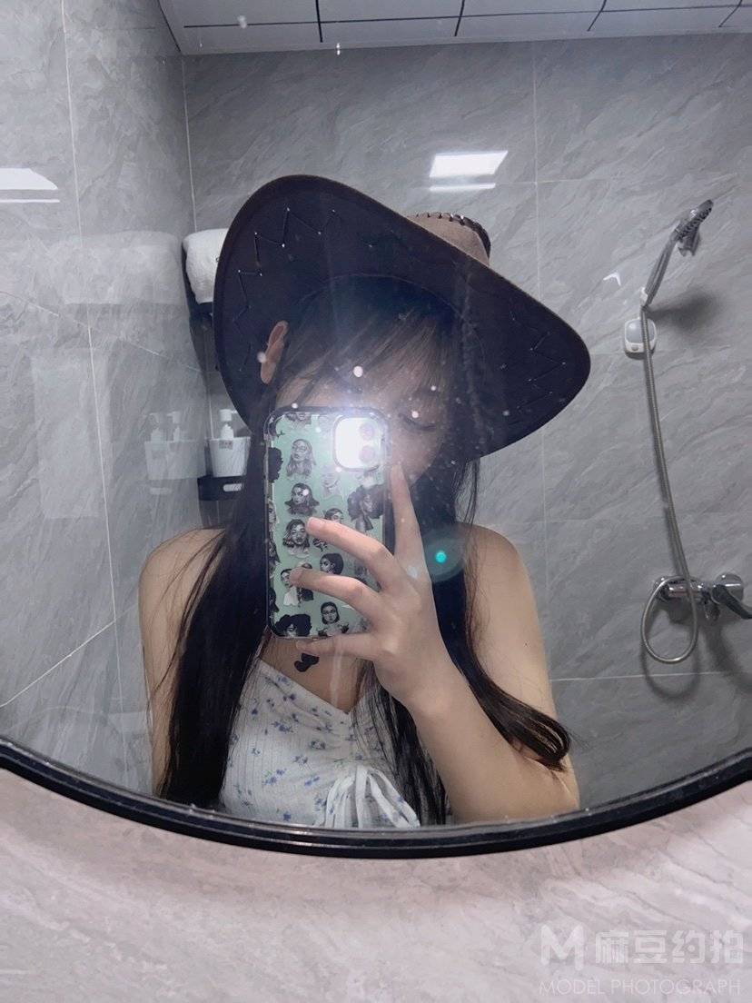黑白模特