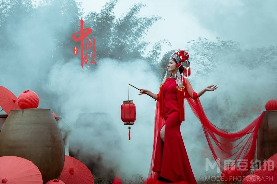 情绪模特