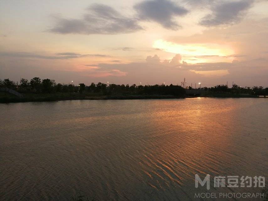夜景模特