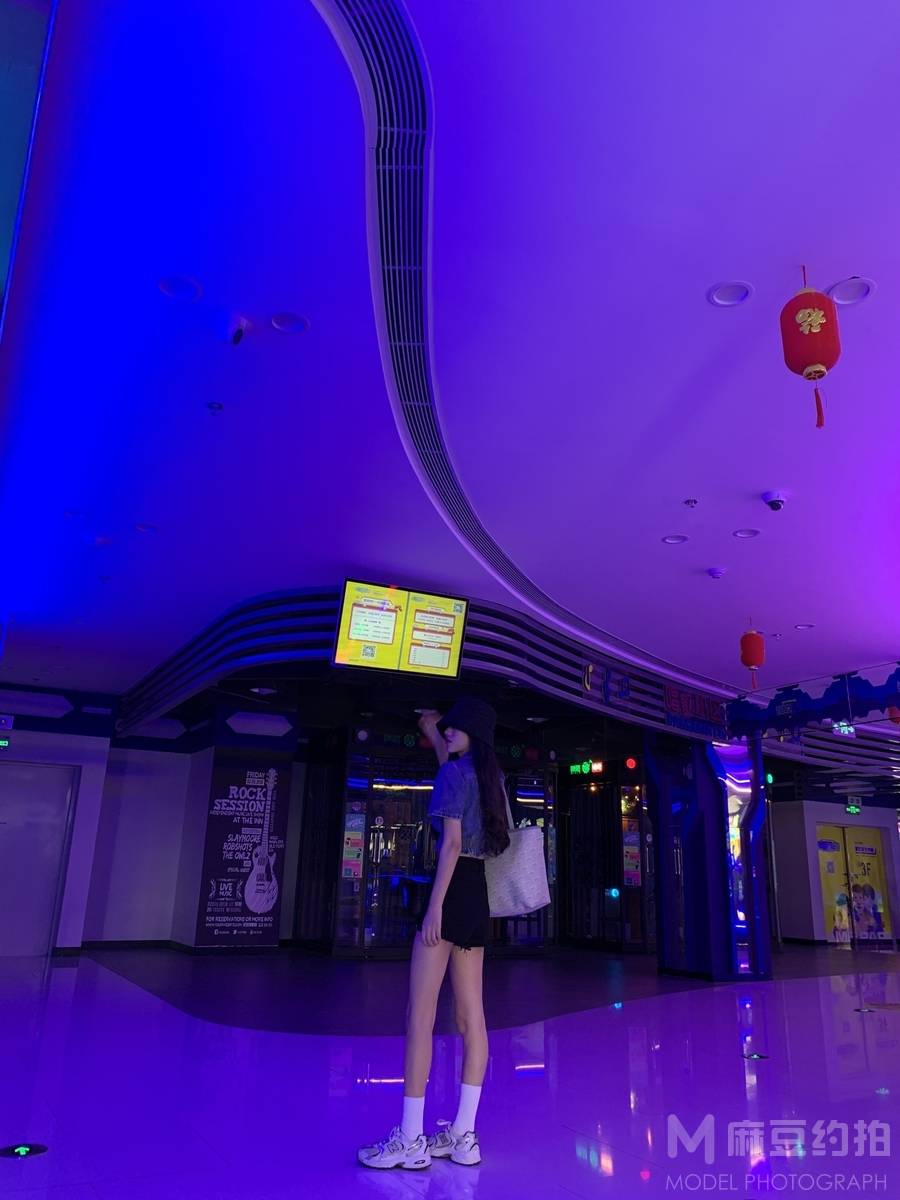 情绪模特