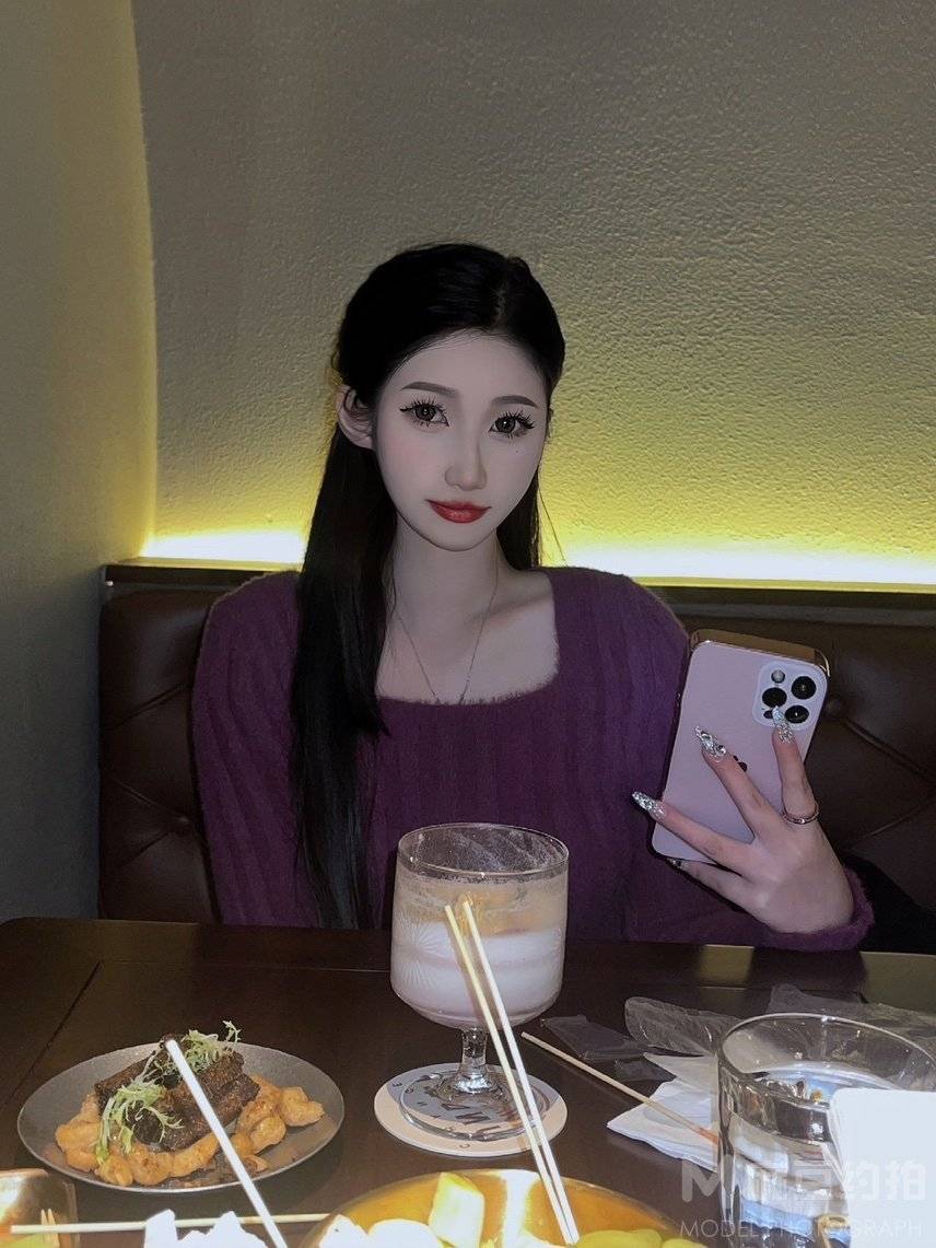 黑白模特