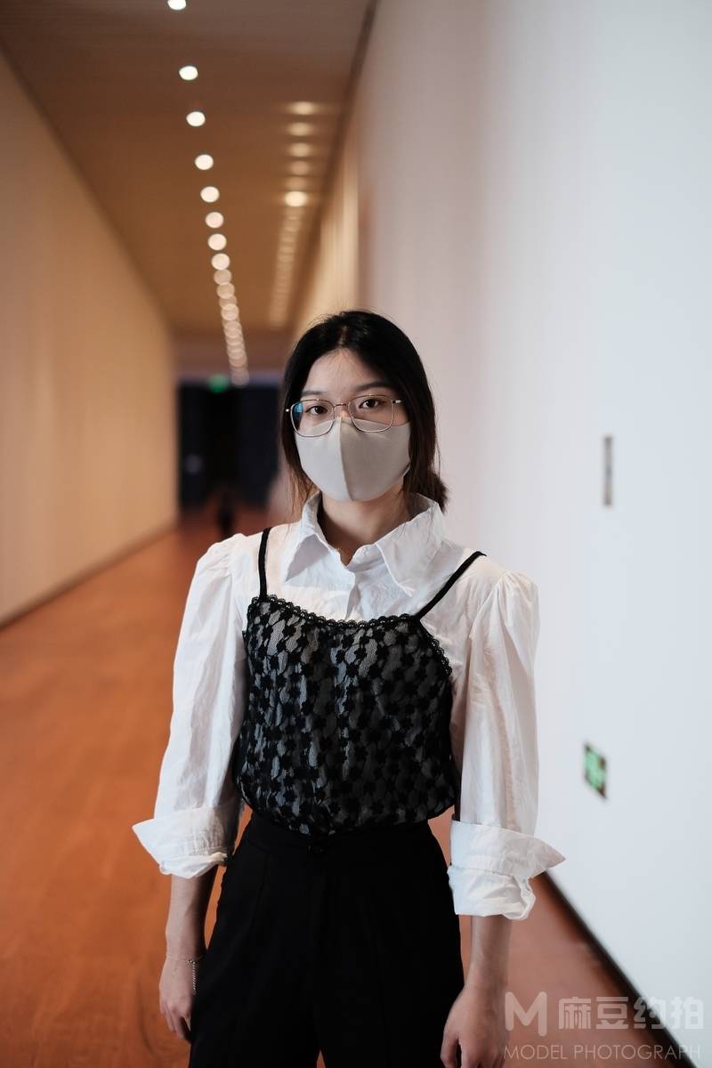 黑白模特