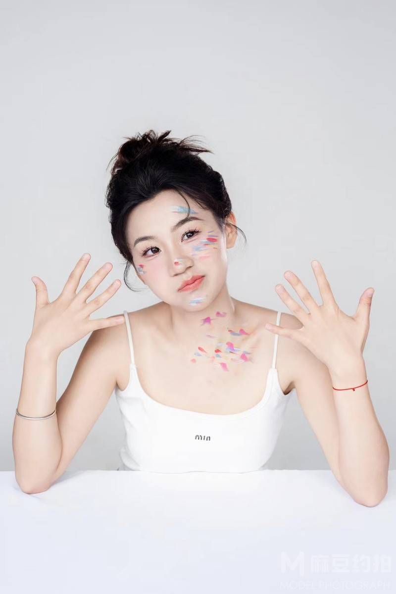 情绪模特
