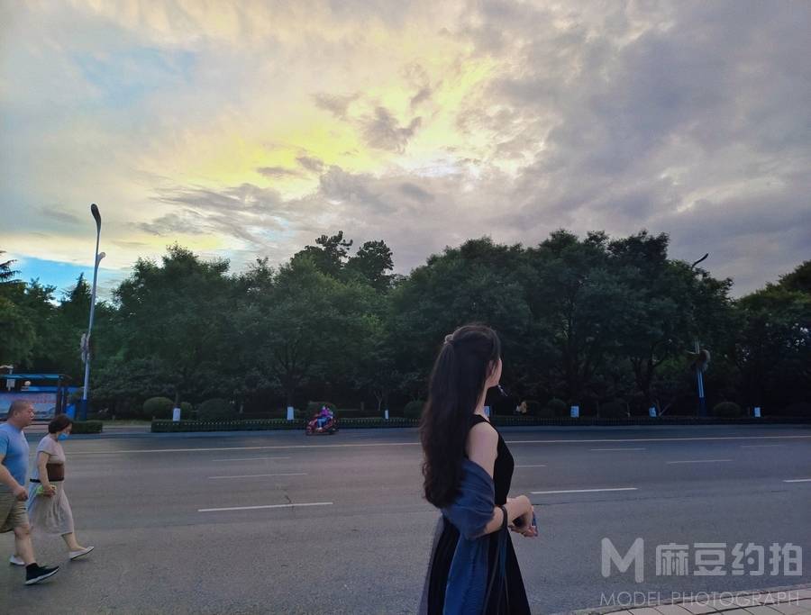 情绪模特