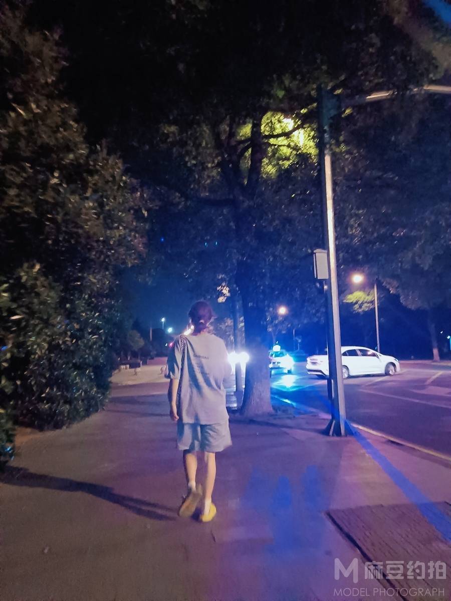 黑白模特