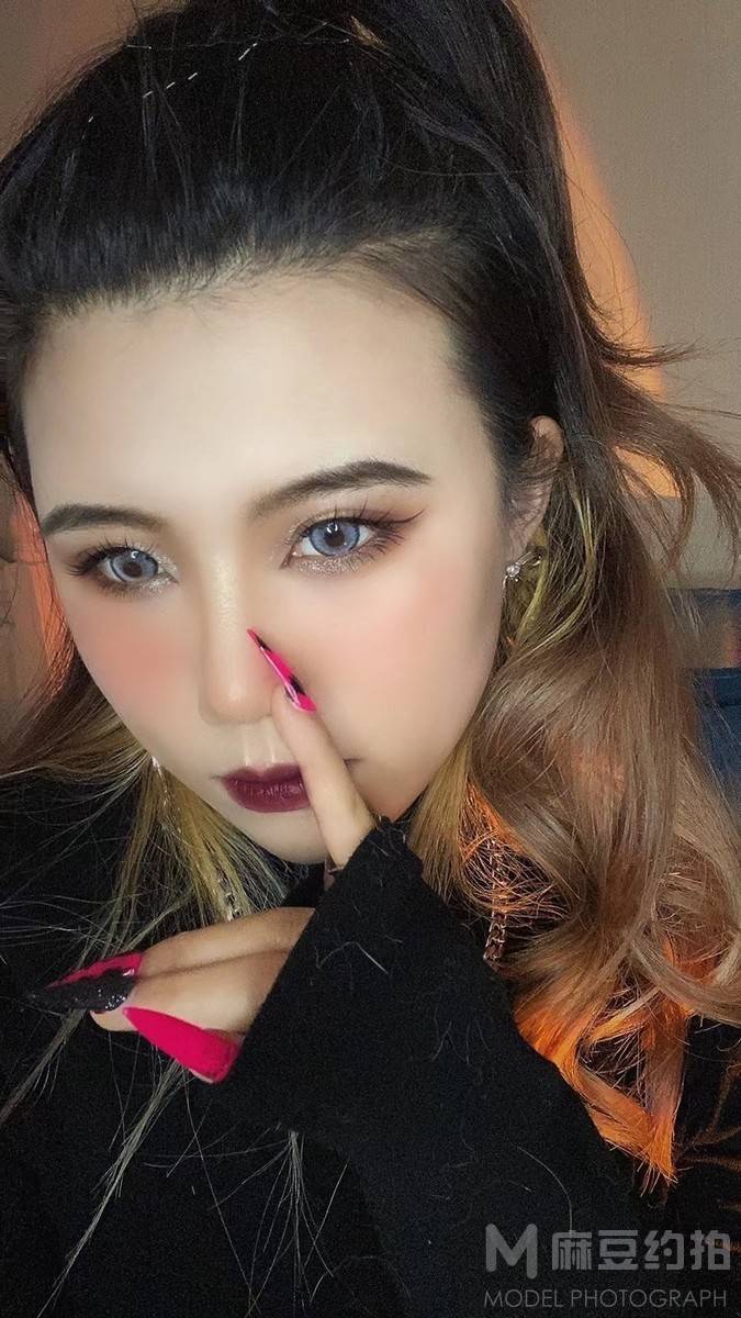 情绪模特