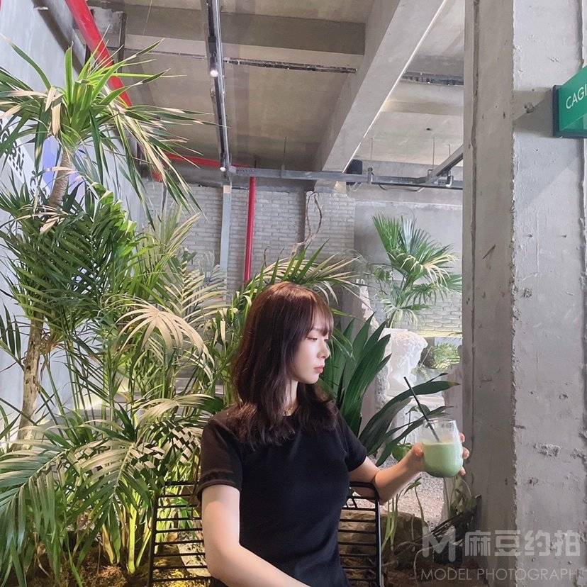 黑白模特