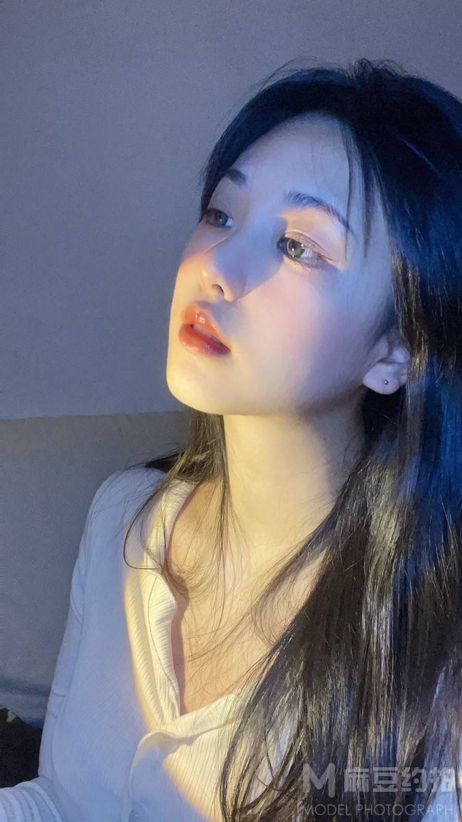 黑白模特
