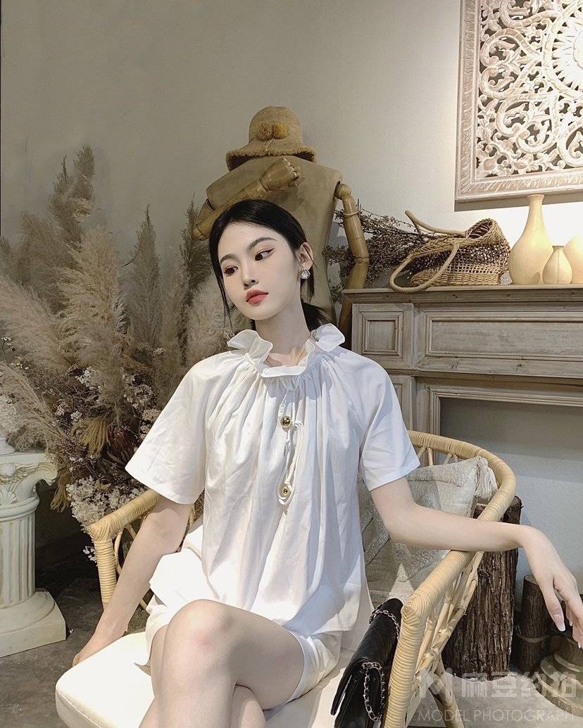 黑白模特
