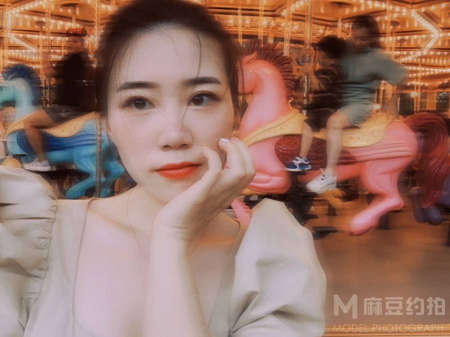 情绪模特