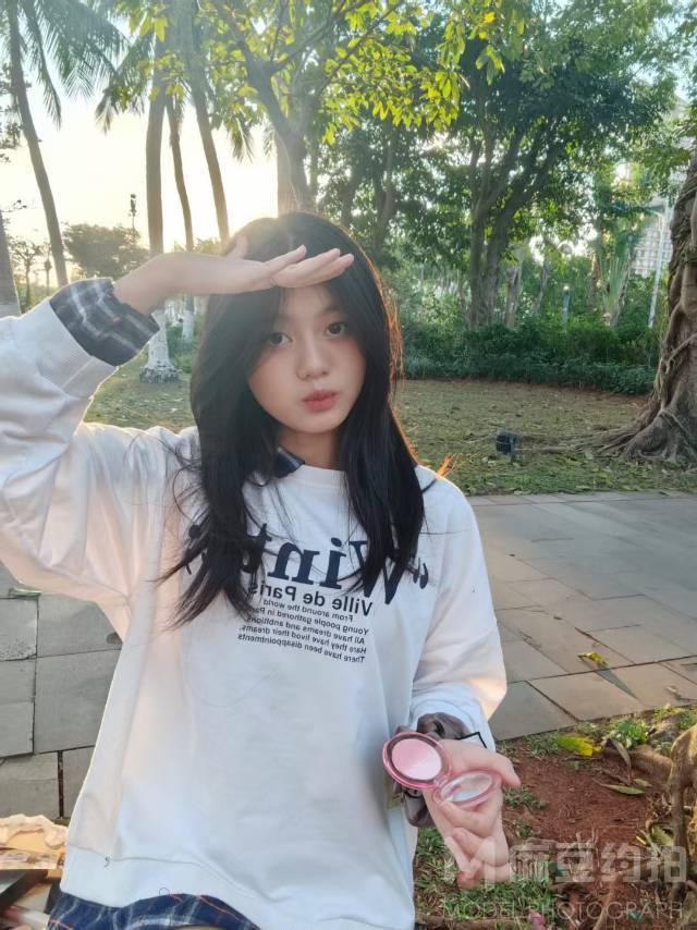情绪模特