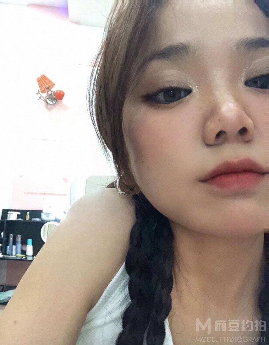 妆容模特