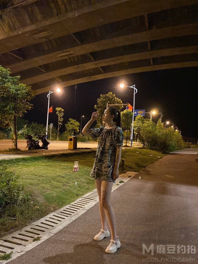 夜景模特