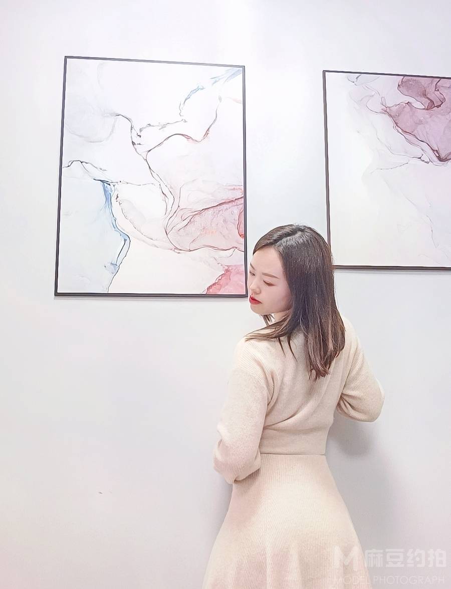 情绪模特